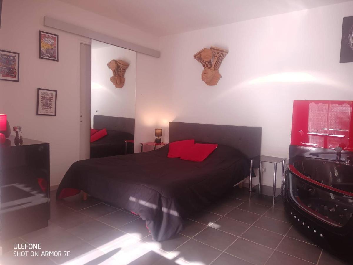 "Le Maloya" Chalets Independants -Chambre Balneo - Relais Motards ลากูน ภายนอก รูปภาพ